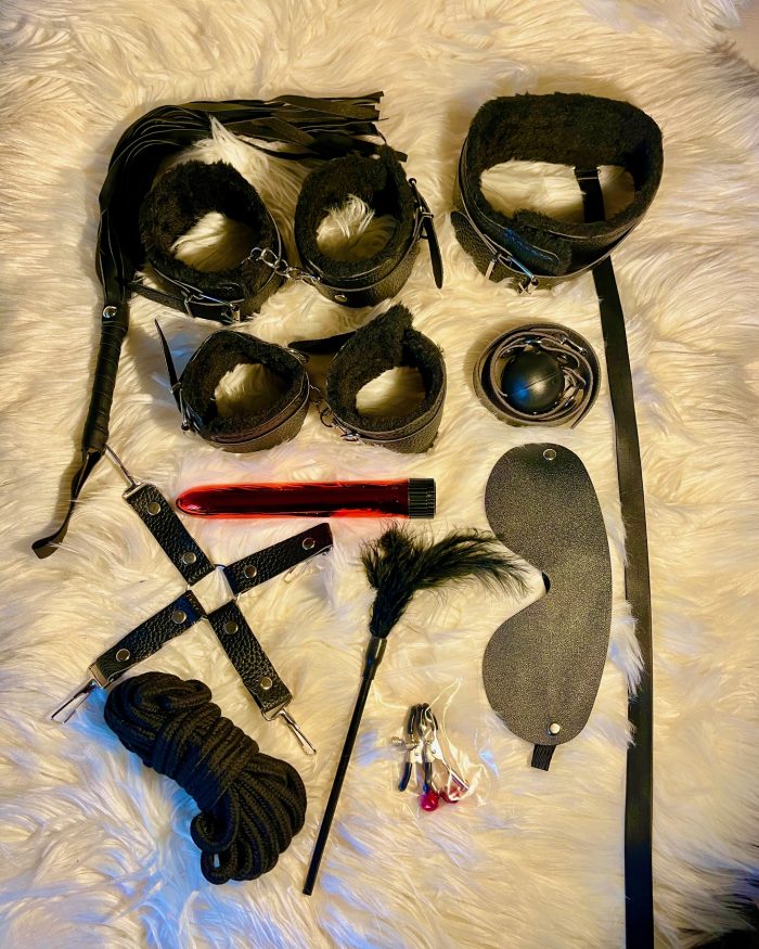 11 Pcs Bondage Set with Vibrator – Black